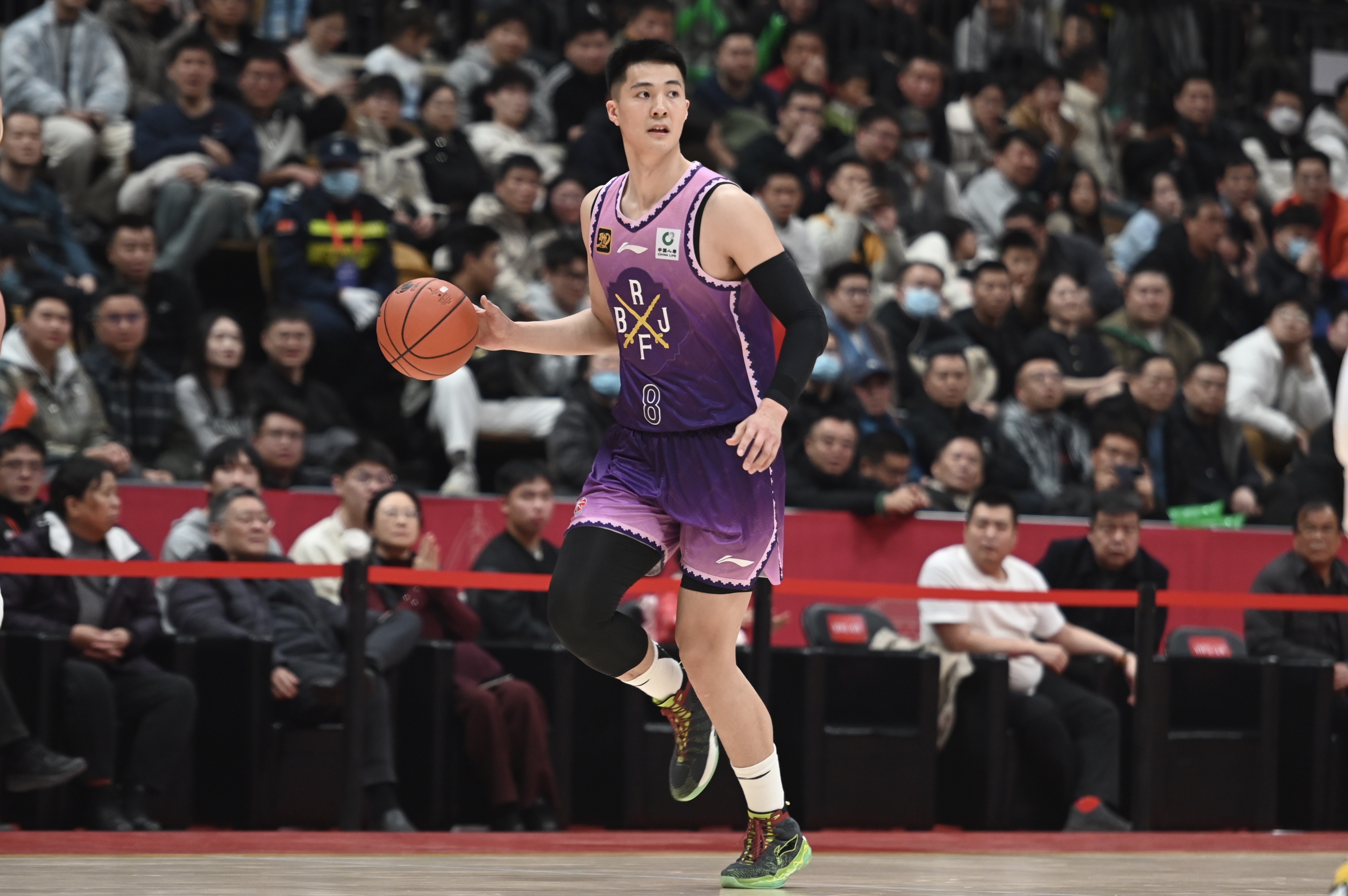 替补高效！朱松玮5中5拿到12分5板2助2断